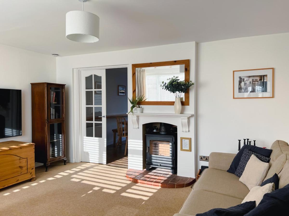 Willa Bright & Cosy - Jacuzzi - Log Burner - King Beds Tangmere Zewnętrze zdjęcie